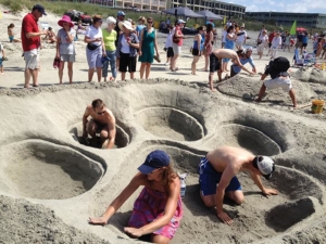 Isle of Palms: Architecture majors Jeremy Tate ’00, M ’05; Betsy Baker Story ’00; Ben Story ’00, M ’05; Adrienne Jacobsen ’01, M ’05; and Joshua Bagwell ’03, M ’05 placed third in the 25th Annual Piccolo Spoleto Sand Sculpture contest with their spectacle. Architecture majors Jeremy Tate ’00, M ’05; Betsy Baker Story ’00; Ben Story ’00, M ’05; Adrienne Jacobsen ’01, M ’05; and Joshua Bagwell ’03, M ’05 placed third in the 25th Annual Piccolo Spoleto Sand Sculpture contest with their spectacular Tiger Paw creation.